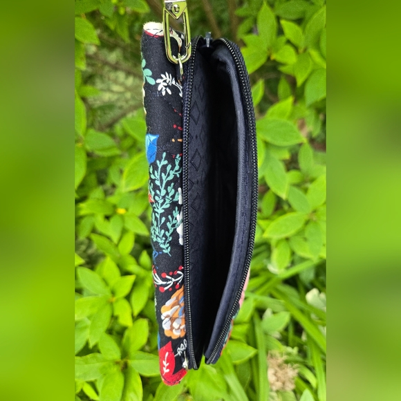 New Vera Bradley RFID Wallet Crossbody Cellphone Wristlet In "WINTER FOREST" - Picture 7 of 9